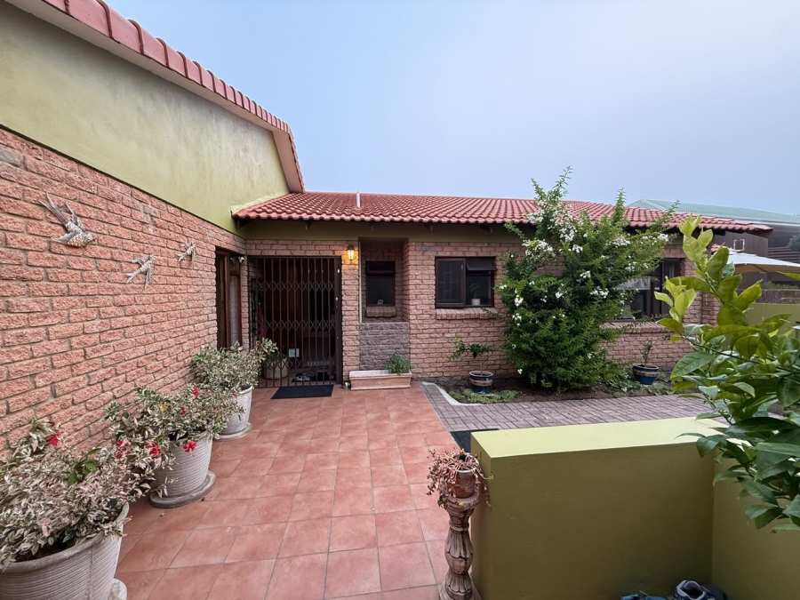 4 Bedroom Property for Sale in Fraaiuitsig Western Cape